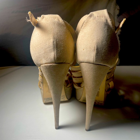 HP✨Nude Heels - Picture 3 of 6